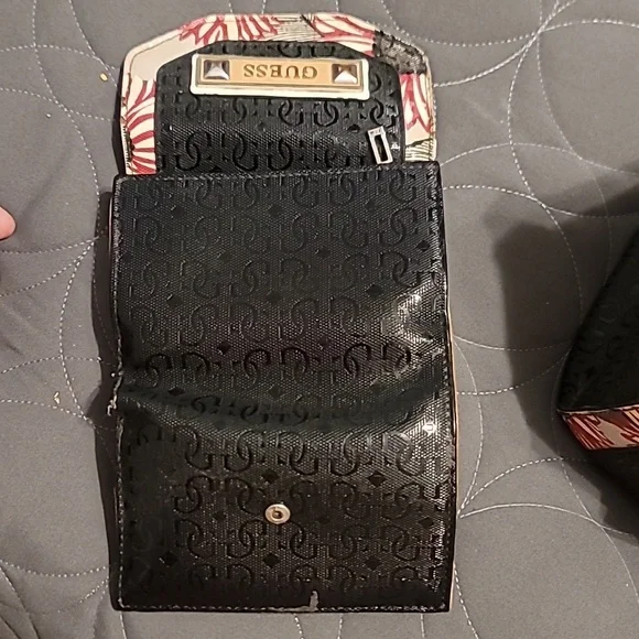 Guess purse - Picture 7 of 14